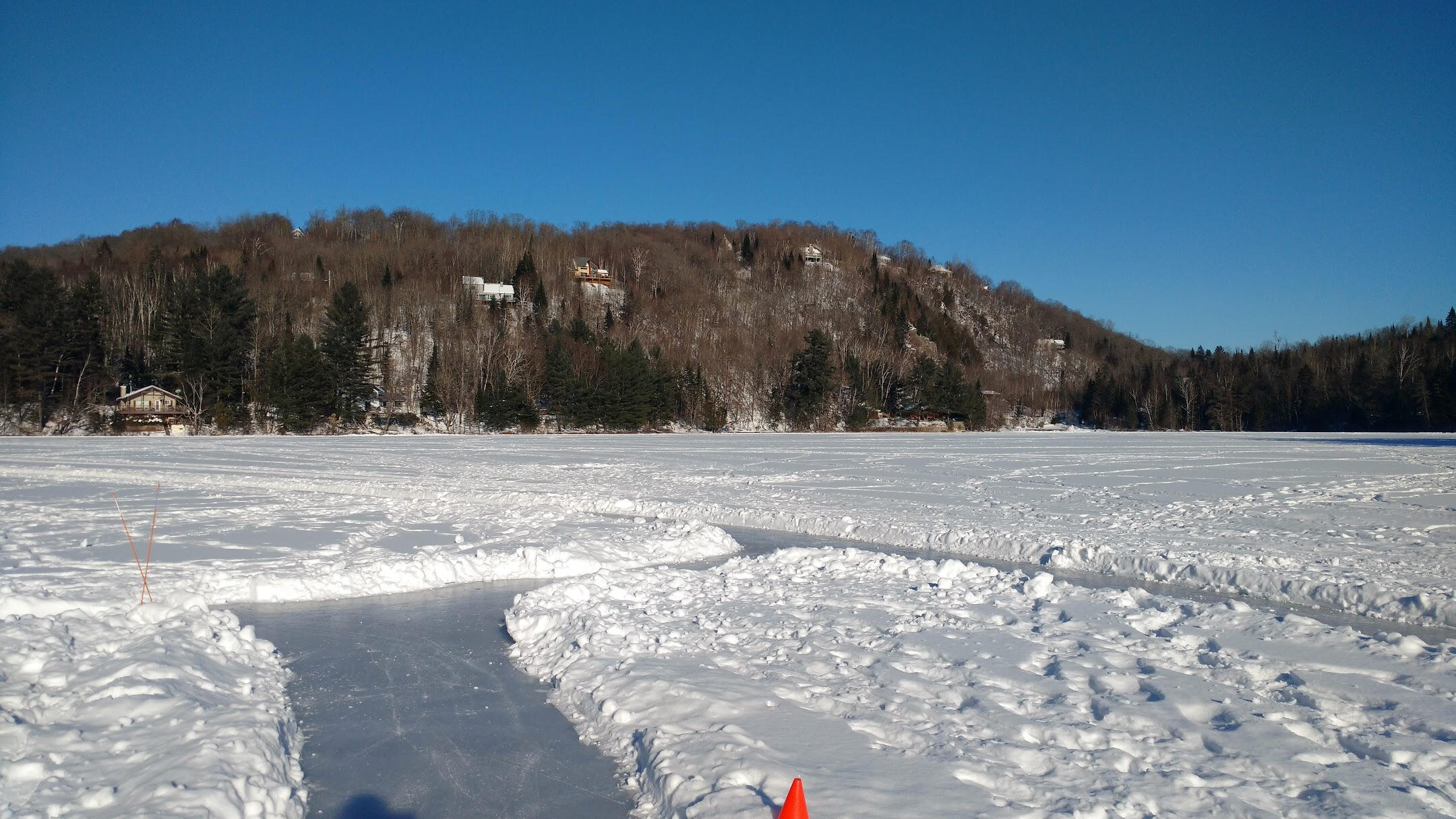 Piste de patinage hivernale du lac Équerre/Winter Lac Équerre skating path